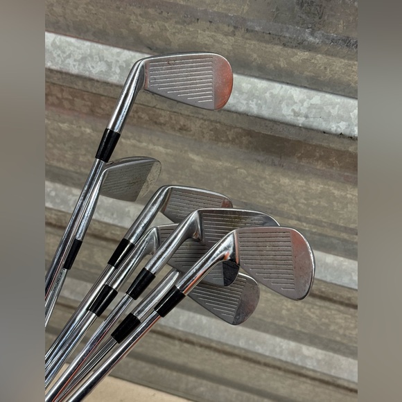 Mizuno Silver and Black Golf Clubs Set - Picture 2 of 5